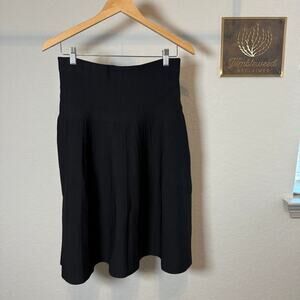 Women's Aleeza Paris Beautiful Black Pleated Midi Skirt Size Medium NEW